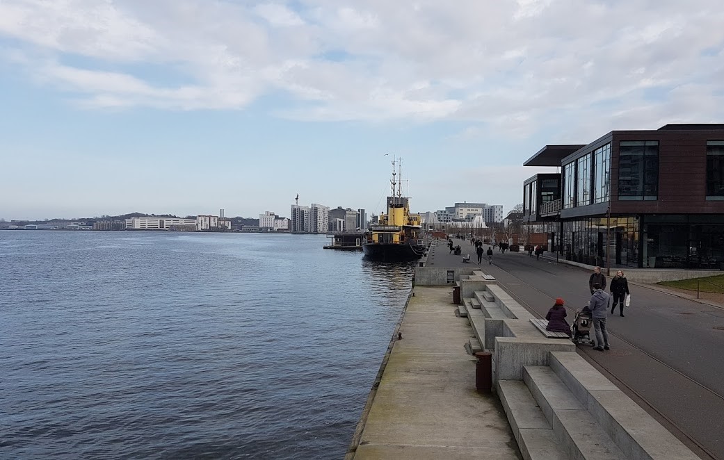 Det var her i Aalborg at sejlbåd drev på Jernbanebro. Foto: Troels Lykke