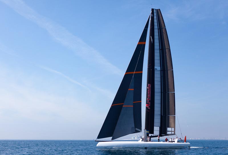 TV4 Sport sender bl.a. klip fra America’s Cup. Her er den kommende AC vinge monteret på en 60 fods trimaran, på prøvesejlads i Valencia. Foto: Sander van der Borch/americascup.com