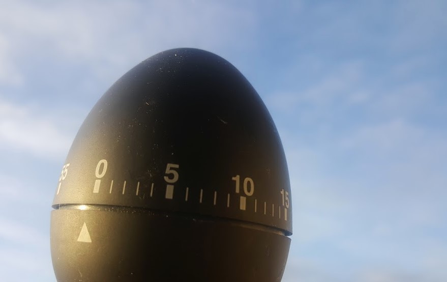 For de fleste sejlere i Silverrudder er det at holde sig vågen og kvik under den mindst 134 sømil lange sejlads den største udfordring. Her kommer et æggeur ind og hjælper. Foto: Troels Lykke