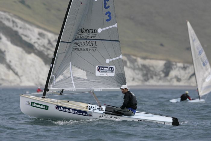 Ben Ainslie lige før medal race i OL-havnen Weymouth. Foto: OnEdition