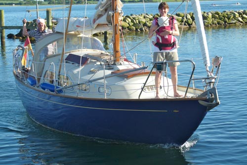 Netop som kullene til fredagens grillning på havnen var ved at blive fundet frem, stod den 27. deltagende båd havnen ind. Foto: Søren Stidsholt Nielsen, Bianca27.net