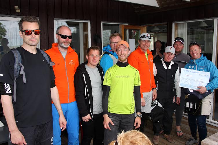 X-37eren Hansen havde det store smil fremme. Til højre ses Michael Mølmann, der er tidligere matchrace-sejler. Foto: Niels Kjeldsen/Pantaenius