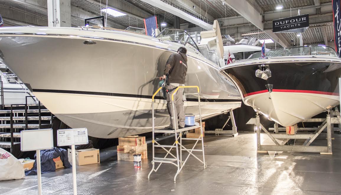Udstillingens dyreste båd, en Chris Craft 36 til 5,2 millioner kroner, skal naturligvis tage sig godt ud.