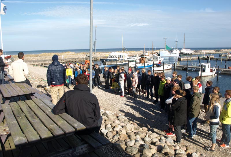 Skippermøde onsdag morgen på Bønnerup Havn, ved Jonas Warrer og sportschef fra DS Thomas Jacobsen. Foto: Erik Venøbo