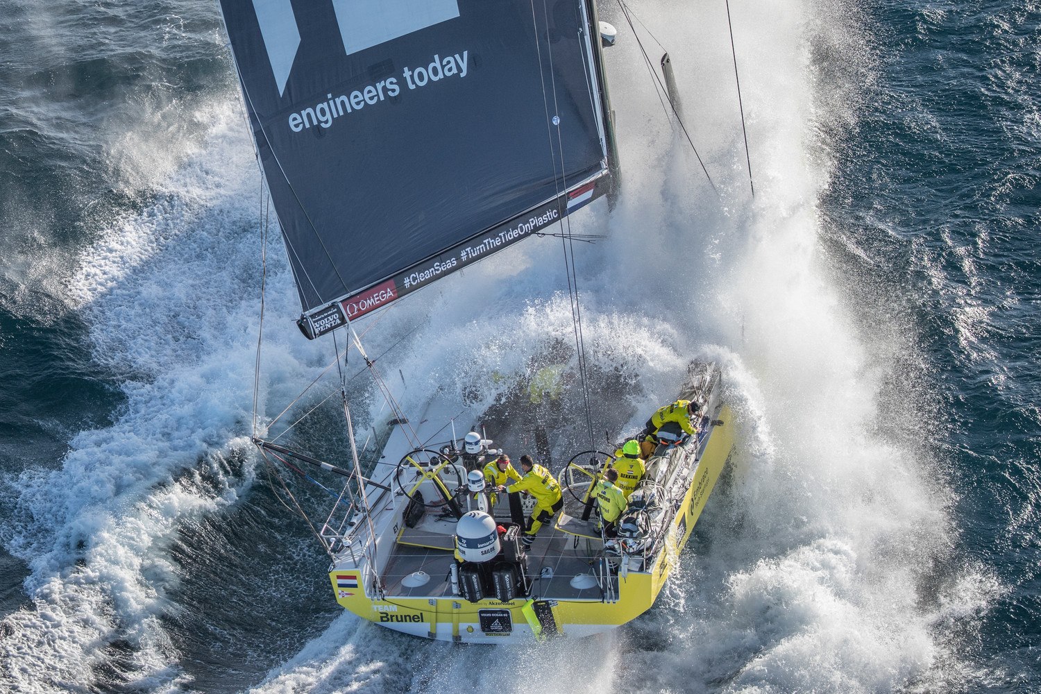 Bouwe Bekking og Brunel scorede dobbeltpoint over Atlanterhavet og har nu kun tre point op til Dongfeng og Mapfre. Brunel har de seneste etaper sejlet placeringerne 1, 2 og 1 hjem. Foto: Brunel