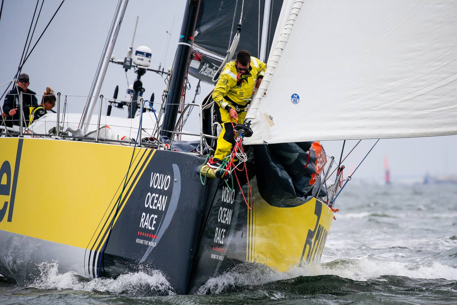 Volvo Ocean Race-sejlere som Nicolai Sehested ville være et oplagt bud på en OL-sejler i mixed oceansejlads. Her ses Brunel i Volvo Ocean Race.