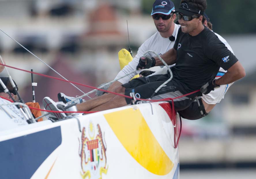 Ben Ainslie styrer her under matchrace-stævne, mens Christian Kamp hænger foran. Lige nu sejler Ben Ainslie Finnjolle, mens Kamp bl.a. sejler RC44.