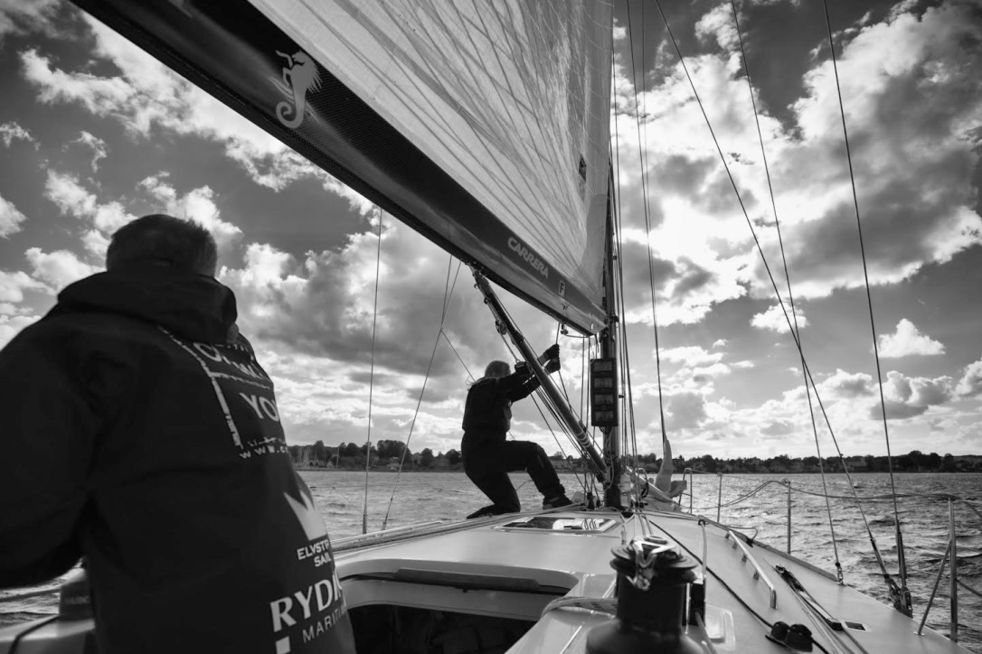 Flere kapsejlere mangler gaster, når aftenmatcher og lignende skal sejles. CREW YOU! kan her være en hjælp. Foto: PR-foto