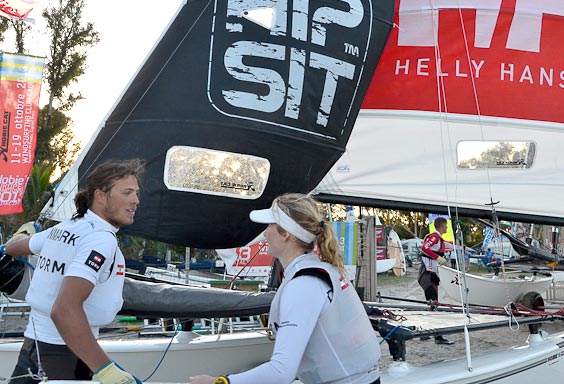 Daniel Bjørnholt og Sofie Slotsgaard på havnen i Cagliari.