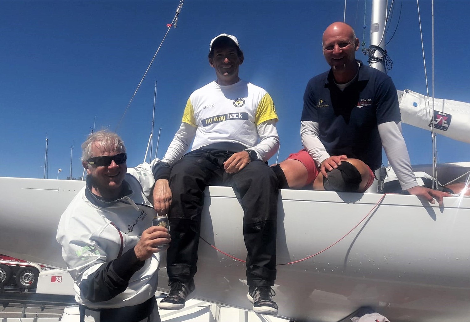 Grand Prix-vindere i NED 412. Fra venstre ses Pieter Heerema, George Leonchuk og danske Lars Hendriksen. Hollandske Heerema sejlede sidste år solo jorden rundt på 116 dage i Vendée Globe. Privatfoto