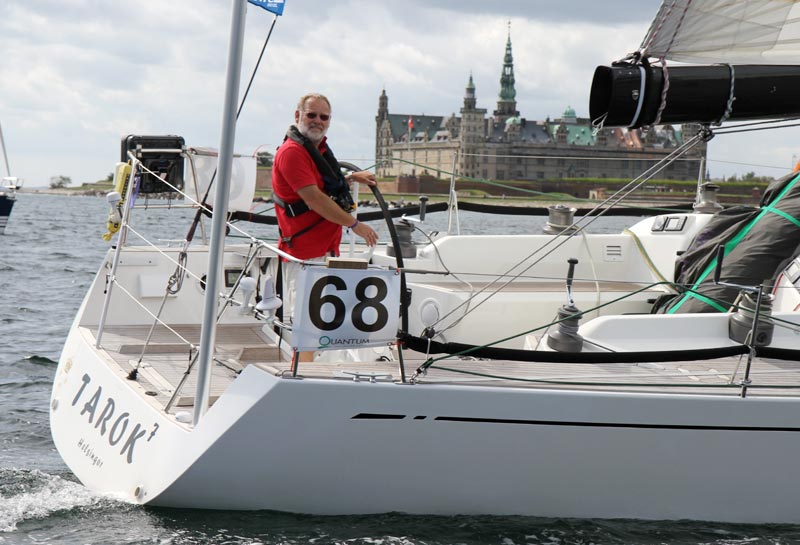 Erik Berth, her i sin Swan 45, Tarok, er en af tovholderne i den nye Danish Big Boat Club. Foto: Troels Lykke