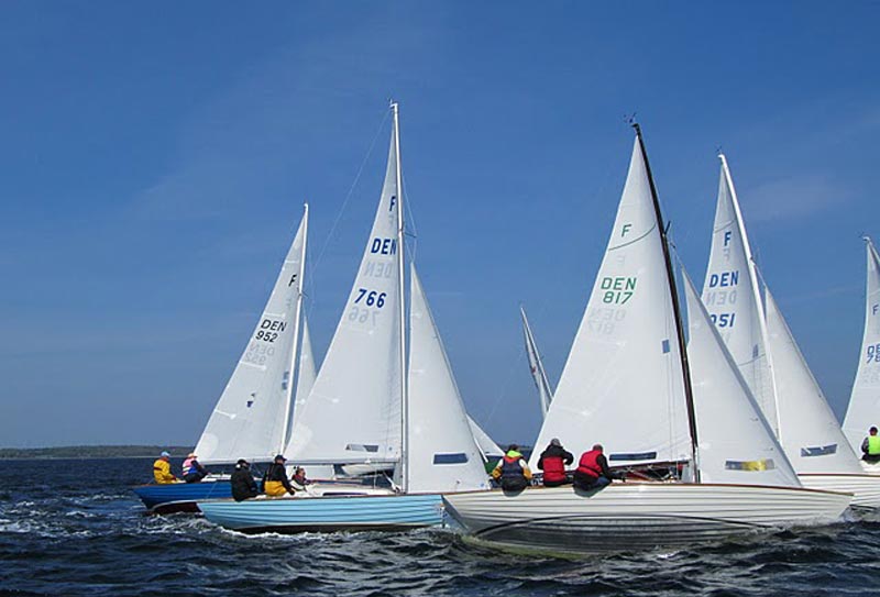 Folkebåde på vandet til Håndværker Cup i Jægerspris tidligere i år. Foto: folkebaad.dk/hans Friis