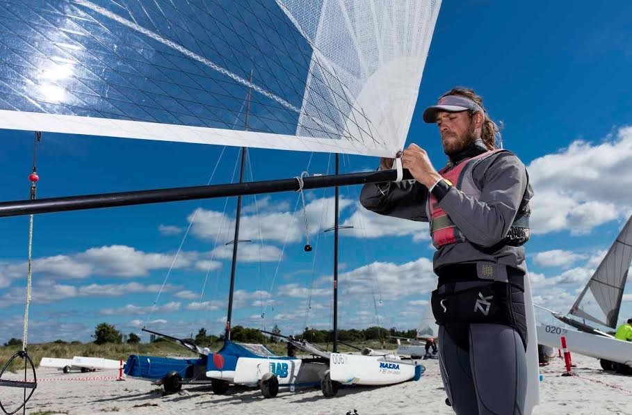 Rorsmand Daniel Bjørnholt kommer lige fra America's Cup for unge sejlere. Sidste år vandt han VM i Hobie Cat. Nu sejler han med sin bror Daniel. Fotos: Mogens Hansen