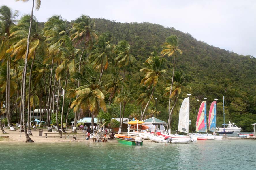 Glenn Sørensen bor til dagligt her i Marigot Bay, der er utrolig populær blandt sejlerne. Foto: Troels Lykke