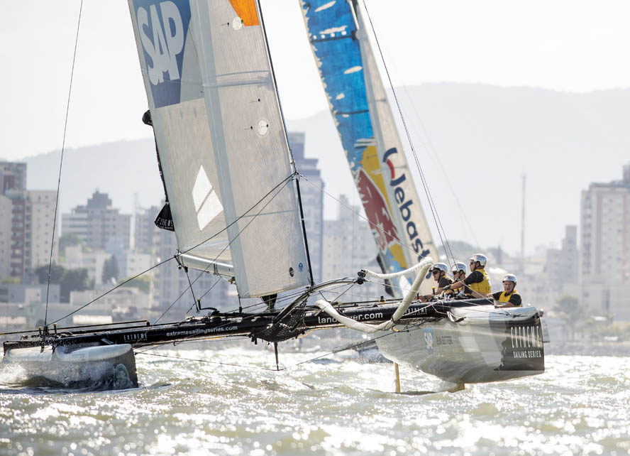 Danskere om bord er Gram-Hansen, Køstner, Røssberg og Sehested. Foto: Vincent Curutchet/Dark Frame/Lloyd Images