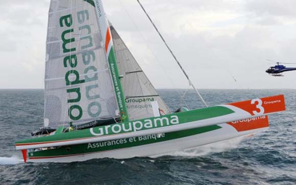 «Groupama 3» er 31,5 meter lang og 22,5 meter bred. Storseijet er på 356 kvm og forsejlet 201 kvm. Gennaker er på over 800 kvm.