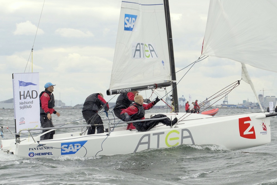 De mange timer i båden har fået boathandling i top. Foto: Sejlsportsligaen.dk