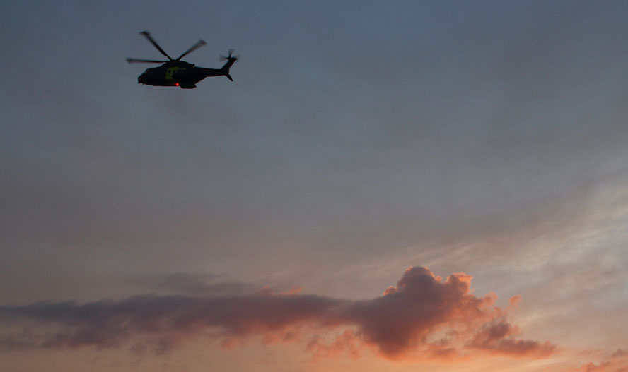 En helikopter er indsat i eftersøgningen på den savnede mand. Arkivfoto: Søren Svarre