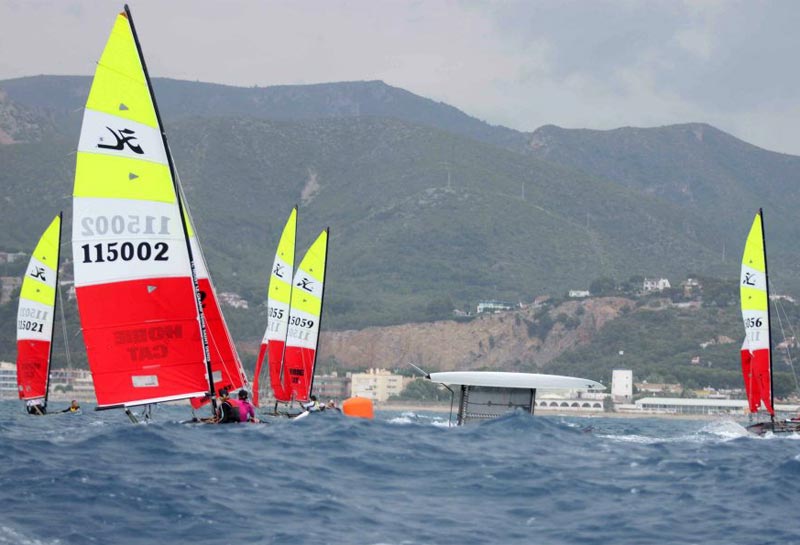 Kun 62 både deltog i Hobie Cat 16 Open, så alle endte i Guldfleeten. Foto: hobiecateuropeans2014.com