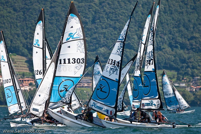 Der deltager otte Hobie 16 SPI i Vedbæk, ikke helt nok til at lave sådan en kluddermor. Foto: EHCA/sailshoot.com