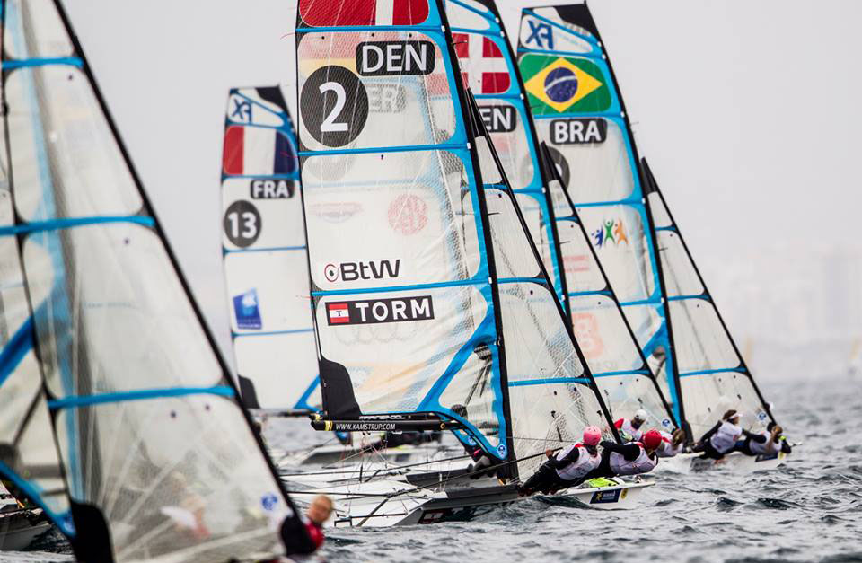 En 19. og 27. plads satte Baad og Thusgaard ind i 49erFX, men de fører stadig med 17 point til nummer to. Arkivfoto fra Mallorca