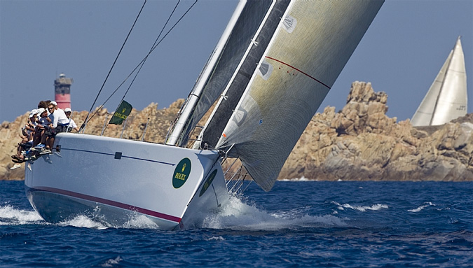 Singularity med Bouwe Bekking og mandskab på Sardinien. Foto: Rolex