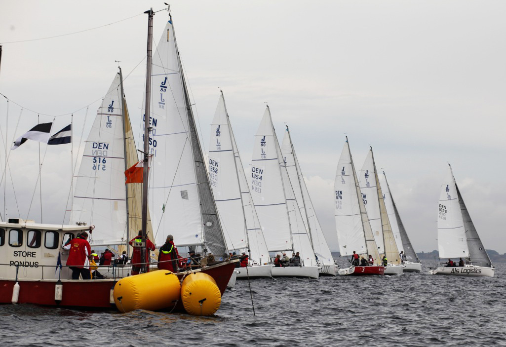 J/80ere forkæles af SLAM i Greve og Quantum Sails på Amager.