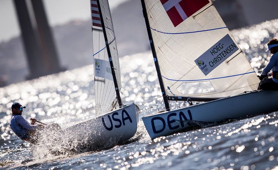 Jonas Høgh-Christensen havde et OL med mange vindhuller, kæntring og ødelagt sejl. Foto: World Sailing