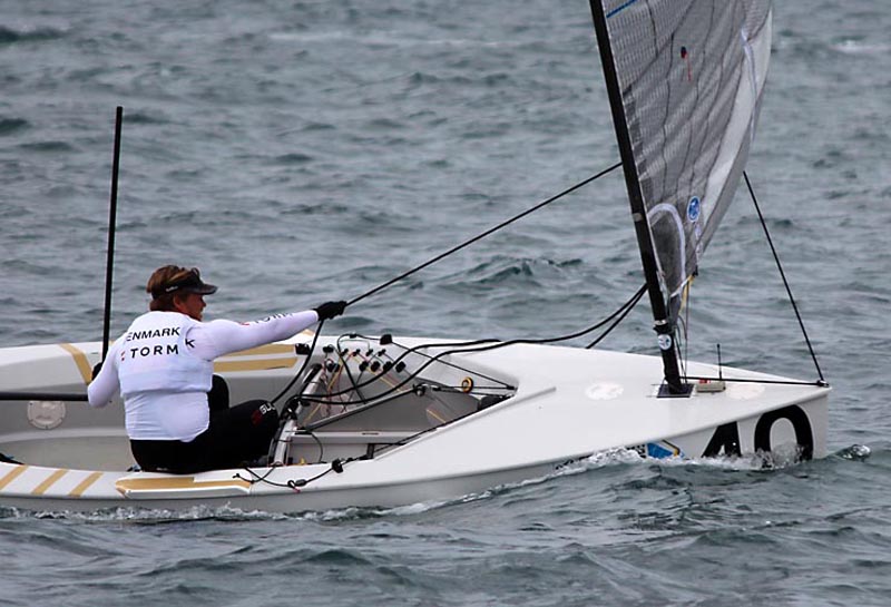 Jonas Høgh-Christensen ses her under medal race i Perth. Det blæste 8-10 knob i finalen. Foto: Robert Deaves