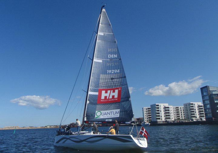 Karla 2 er blevet gennemgået fra A til Z, så alt skulle være tip top til Palby Fyn Cup. Her under en træningssejlads i Holbæk industrihavn. Foto: Henrik Jørgensen