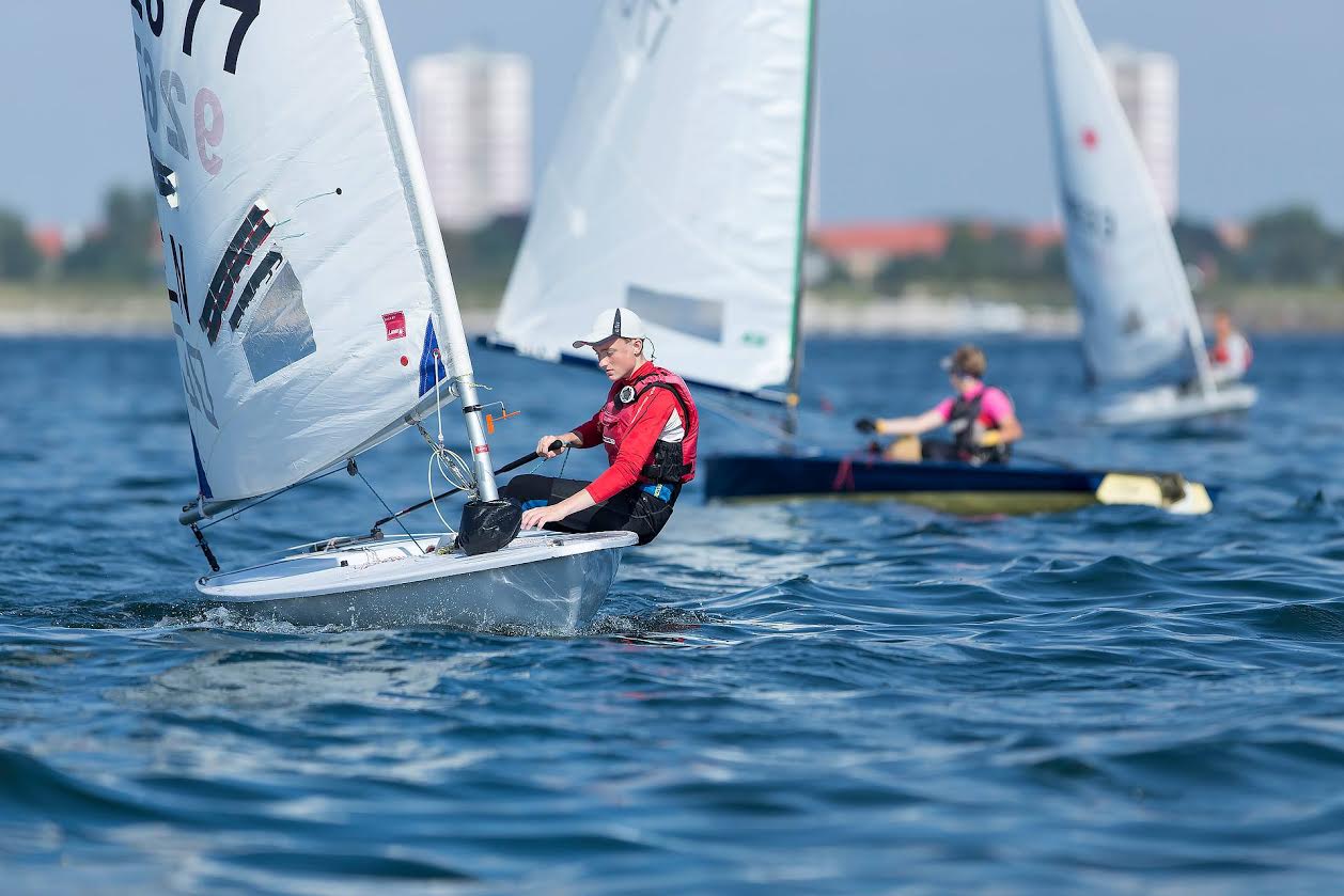 Laserjolle-klassen vokser i Køge Bugt. Foto: Mogens Hansen