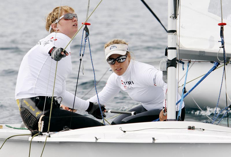 Henriette og Lene - outsiderne der nu skal vise at talent og hårdt arbejde kan gøre dem til medalje kandidater. Foto: mickanderson.dk for Dansk Sejlunion