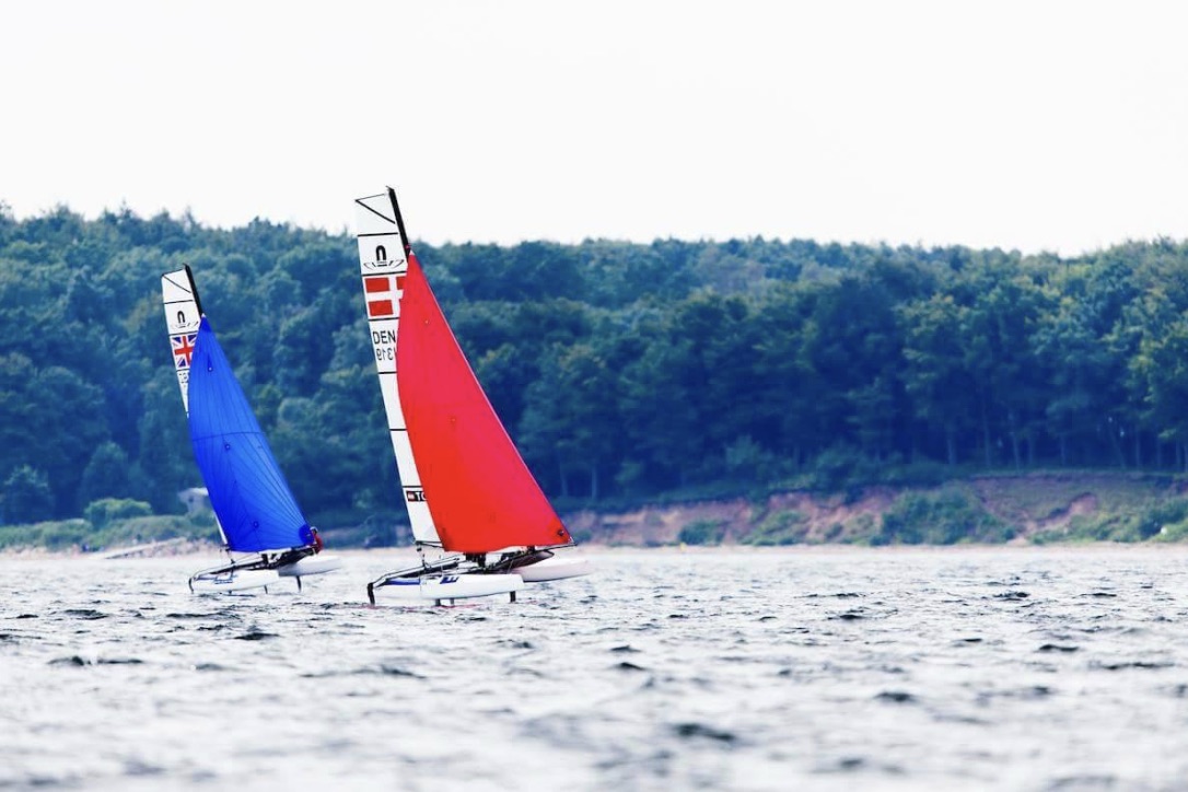 EM fik en ærgerlig afslutning for Lin og CP i Nacra 17 med foils. Foto: Sailing Energy