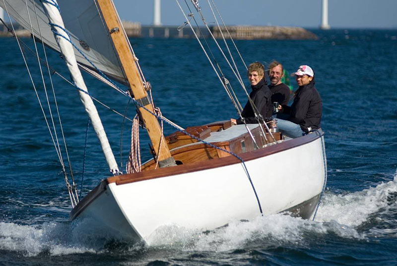 Mai med skum for boven med Jørgen Vaaldsgaard i midten.