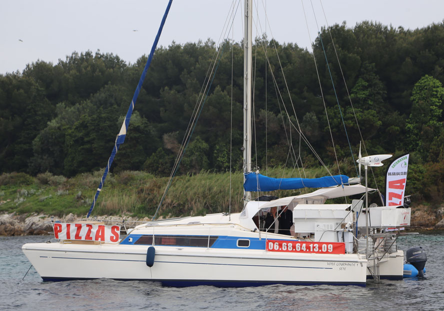 Minbaad.dk er lige i Cannes og teste Sea Ray, Bayliner og Blue Whaler. Foto: Troels Lykke