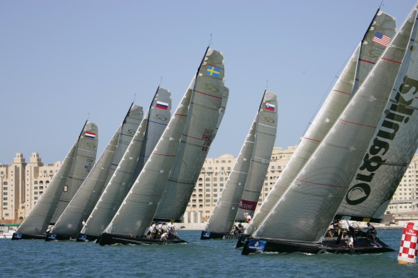 10 RC44 kæmper i Dubai.