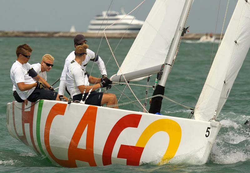 Nicolai Sehested ses her med Thomas Hedegaard, Casper Hjaltelin og Jesper Blom   besætning i Chicago.