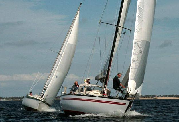 Barometeret står på sol, 6-8 m/s og temperaturer over 20 grader. Så hvad venter du på? Foto: Kragenæs Sejlklub