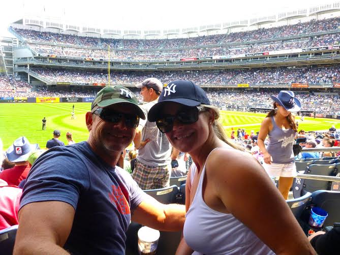 Tre timer på Yankee Stadium en søndag eftermiddag. Heldigvis skinnede solen, for Yankees formåede kun at få et point i sidste inning. Nogen stor baseballfan bliver vi nok aldrig!