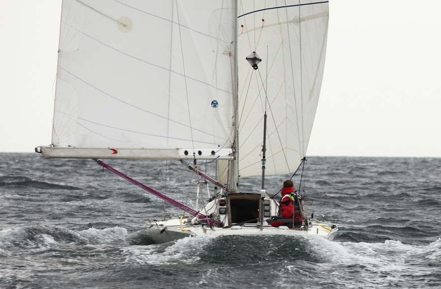 Niels Ulstrup i sin lavtgående egenkonstruktion C12eren Garfield under sidste års SølvRor på nord over mod Storebæltsbroen. Foto: Morten Brandt