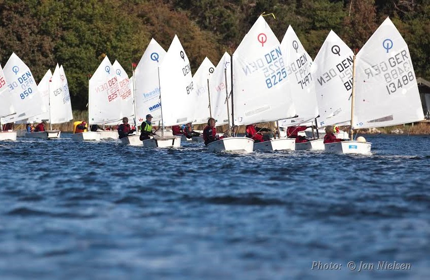 Ved Kobæk strand sejlede Optimist A, Zoom8, Laser Radial, Europe og 29'er i Harboe Cup. Fotos: Jan Nielsen