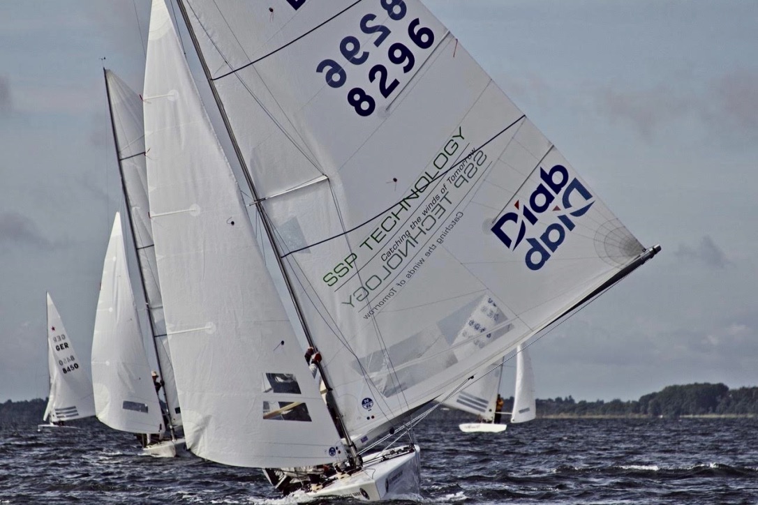 Starbåden er knap syv meter lang (23 fod) og stikker én meter. En ny Starbåd koster omkring 350.000, mens en god brugt fås fra 40.000 kr.  Foto: Star World Championship