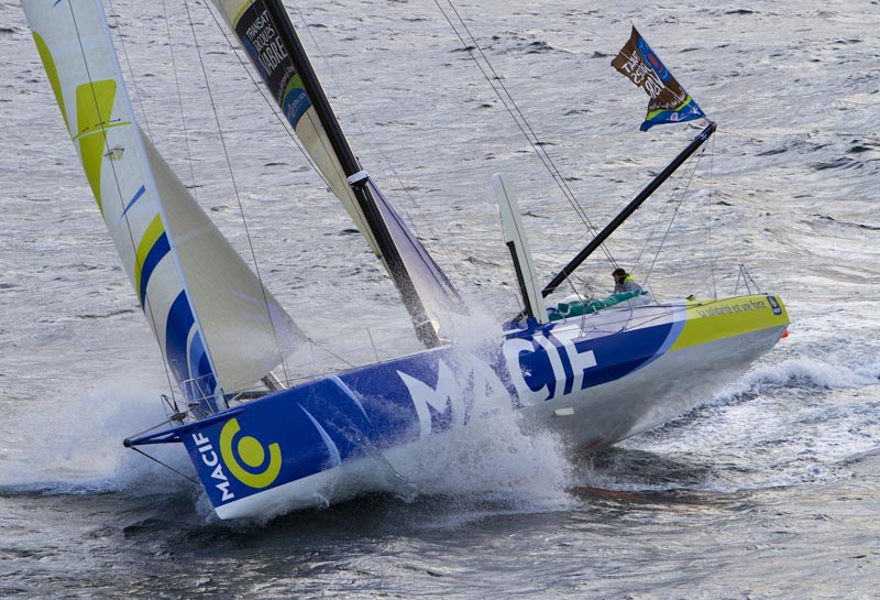 Macif, mens den endnu havde mast på. Foto: transat-jacques-vabre.com