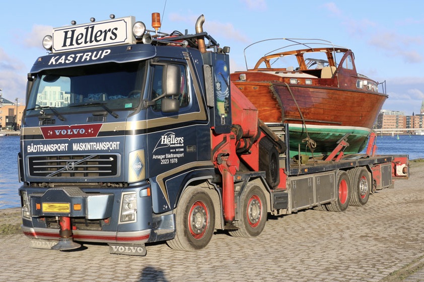En række vognmænd over hele landet kan hjælpe med transporten fra havn til hal. Her det er Hellers, der har til huse på Kastrup Havn. Foto: Hellers