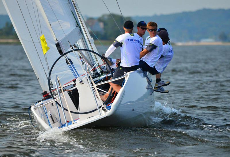 Peter Wibroe har mange års match race erfaring og har som skipper for sit eget hold bl.a. vundet EM. Foto: treformatchracing.com