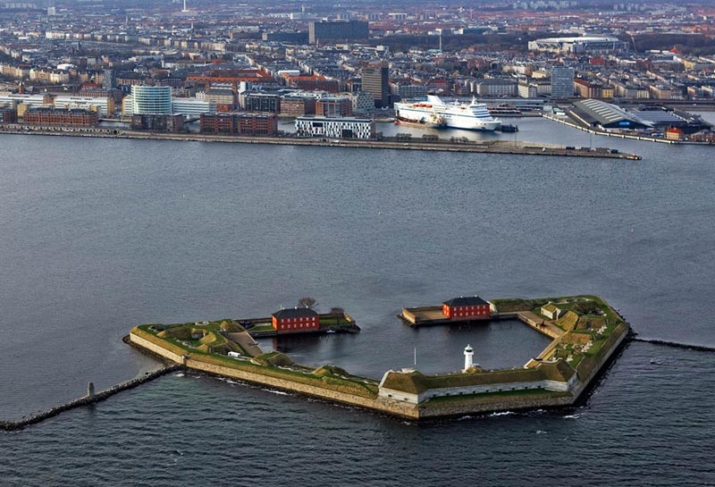 Nu kan lystsejlere igen sejle til Trekroner-fortet. Foto: trekroner.dk