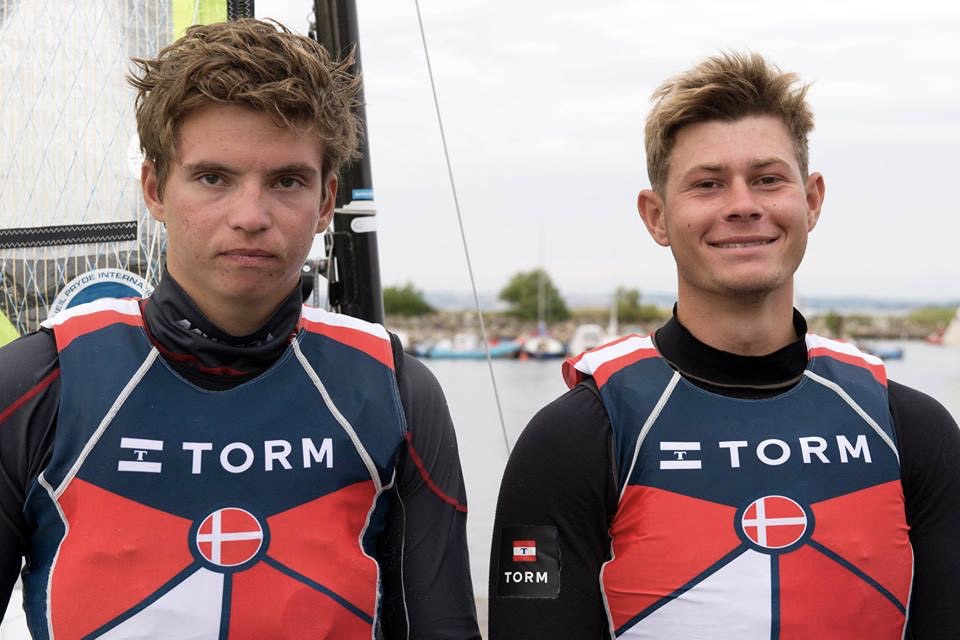 Daniel Nyborg og Sebastian Wright Olsen kan tage en flot bronzemedalje med hjem fra U23-VM. Foto: Sejlerlandsholdet / Facebook