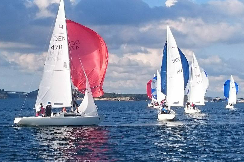 Team Korsgaard ses her lidt nede i feltet med rød spiler. Foto: Dennis Olsson