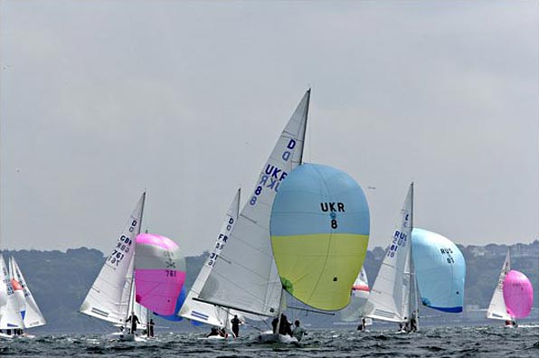 Lars Henriksen i front med UKR8. Foto: grandprix-douarnenez.com