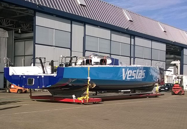 Den danske VO 65er ses her hos Green Marine i Sydengland, hvor Wibroe og Sehested er lige nu. Foto: Vestas